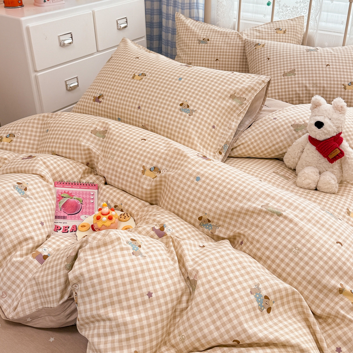 91家纺网 家纺一手货源 找家纺 简宜家居（朝初家纺） 2025新款12868全棉兔与花笺系列四件套 格纹宠物