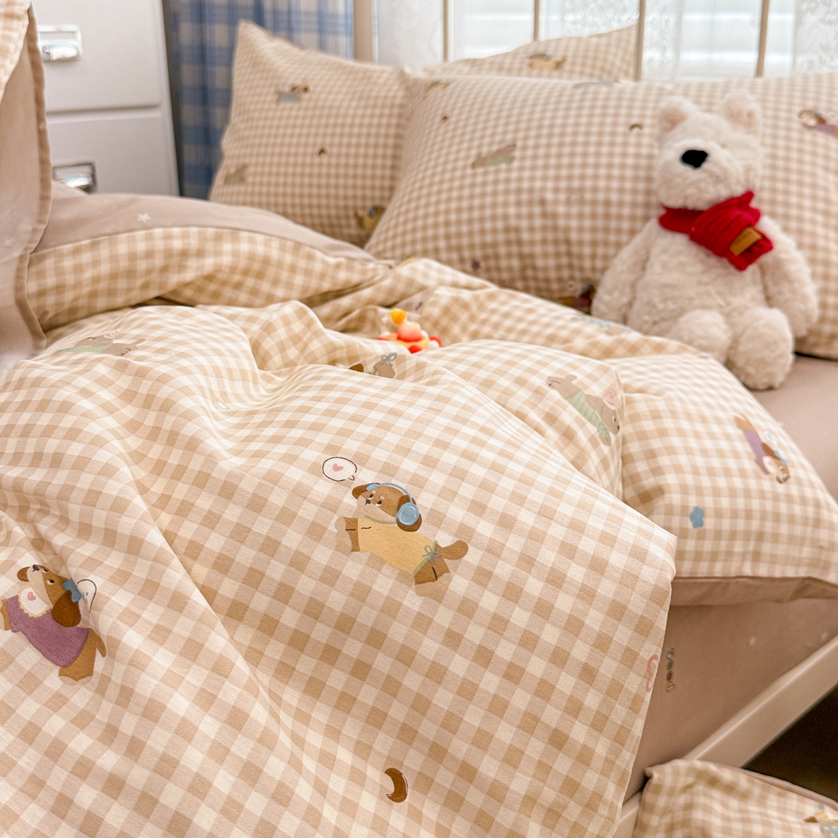 91家纺网 家纺一手货源 找家纺 简宜家居（朝初家纺） 2025新款12868全棉兔与花笺系列四件套 格纹宠物