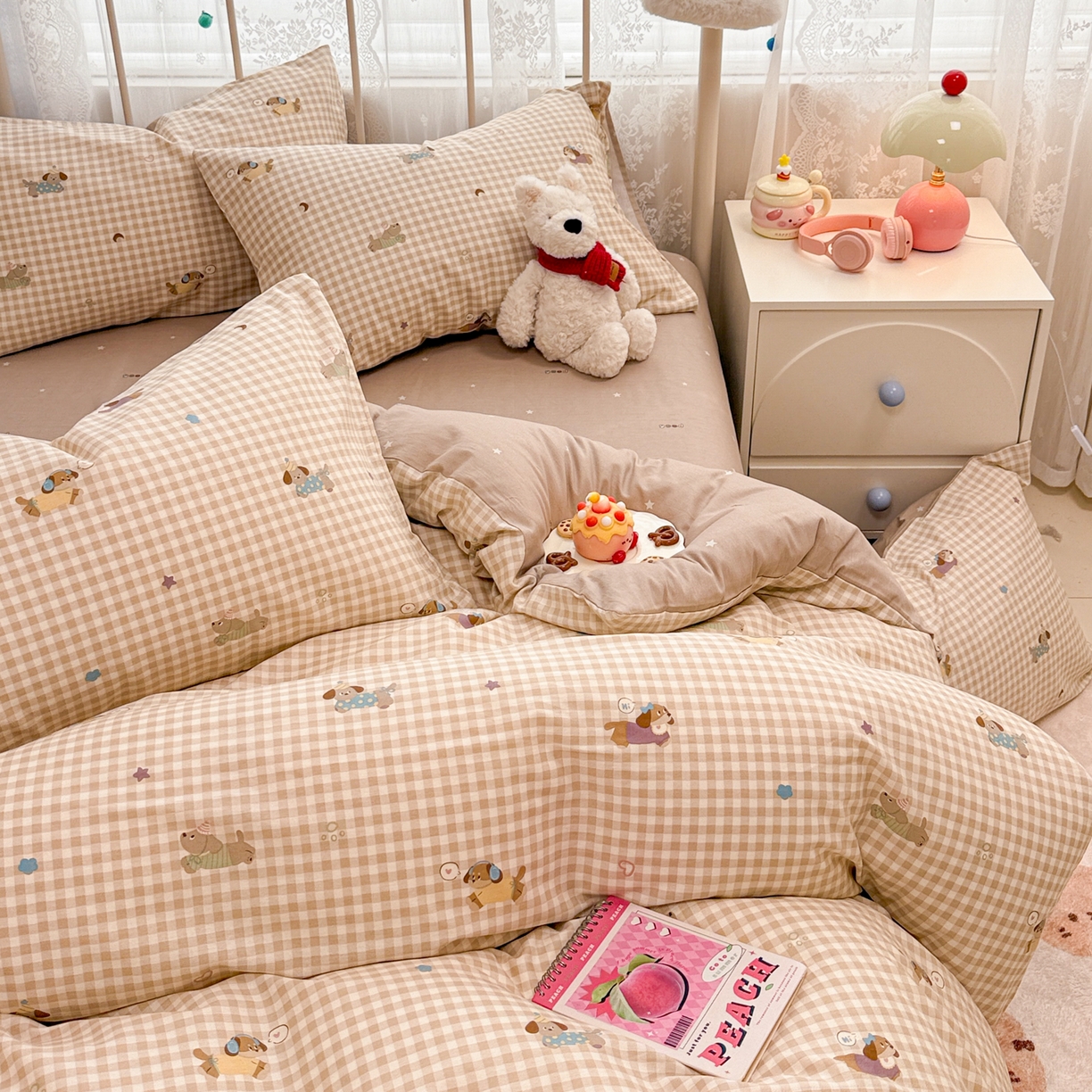 91家纺网 家纺一手货源 找家纺 简宜家居（朝初家纺） 2025新款12868全棉兔与花笺系列四件套 格纹宠物