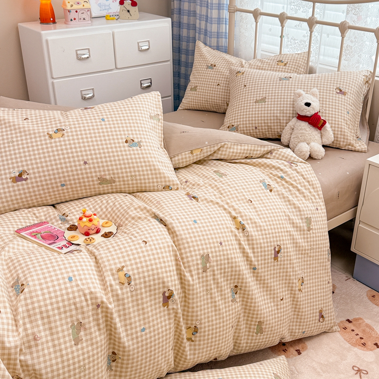 91家纺网 家纺一手货源 找家纺 简宜家居（朝初家纺） 2025新款12868全棉兔与花笺系列四件套 格纹宠物