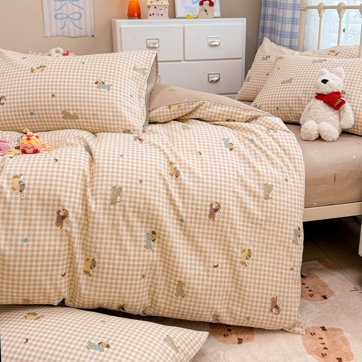 91家纺网 家纺一手货源 找家纺 简宜家居（朝初家纺） 2025新款12868全棉兔与花笺系列四件套 格纹宠物