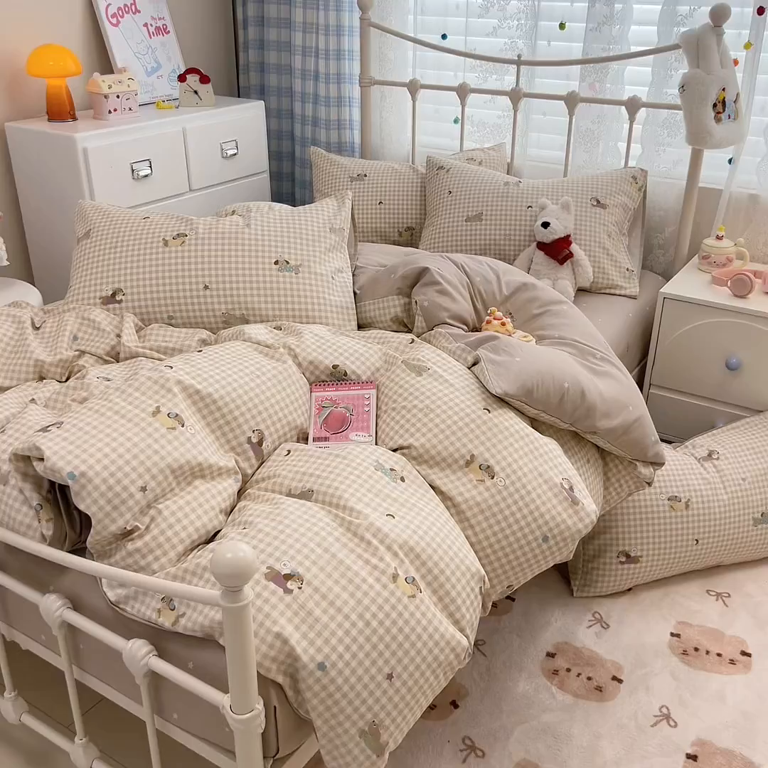 91家纺网 家纺一手货源 找家纺 简宜家居（朝初家纺） 2025新款12868全棉兔与花笺系列四件套 格纹宠物