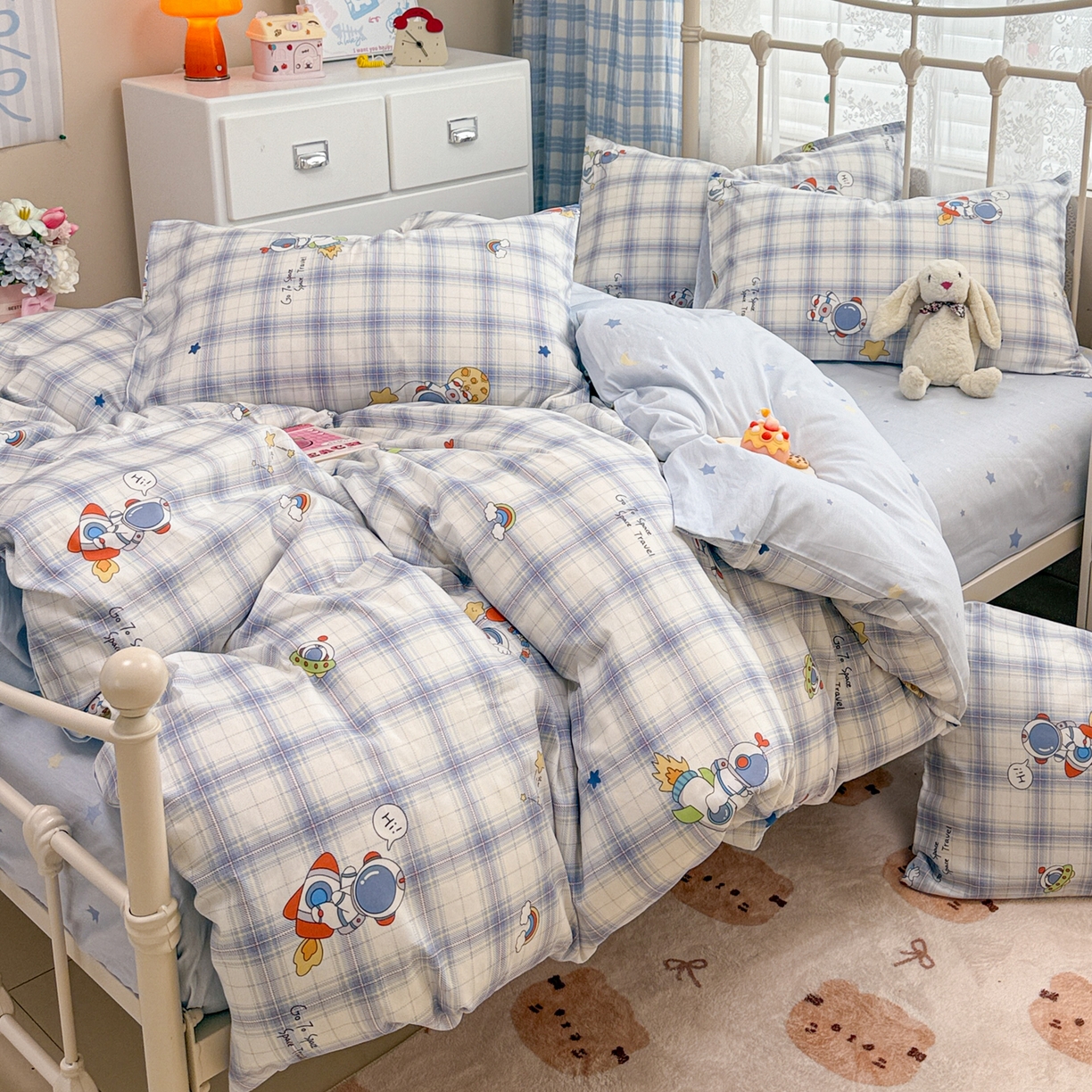 91家纺网 家纺一手货源 找家纺 简宜家居（朝初家纺） 2025新款12868全棉兔与花笺系列四件套 火箭星空