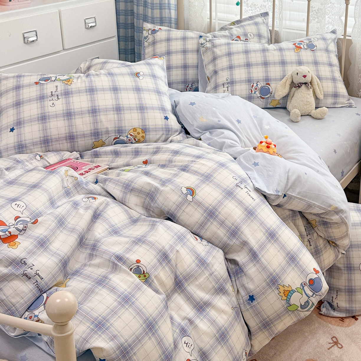 91家纺网 家纺一手货源 找家纺 简宜家居（朝初家纺） 2025新款12868全棉兔与花笺系列四件套 火箭星空