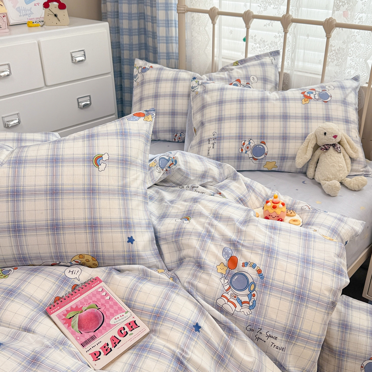 91家纺网 家纺一手货源 找家纺 简宜家居（朝初家纺） 2025新款12868全棉兔与花笺系列四件套 火箭星空