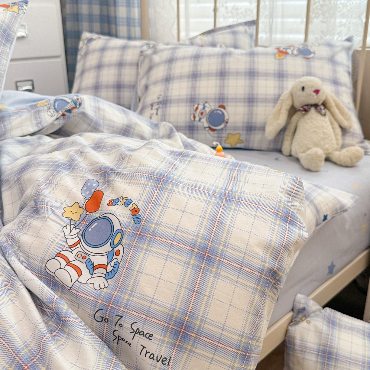 91家纺网 家纺一手货源 找家纺 简宜家居（朝初家纺） 2025新款12868全棉兔与花笺系列四件套 火箭星空