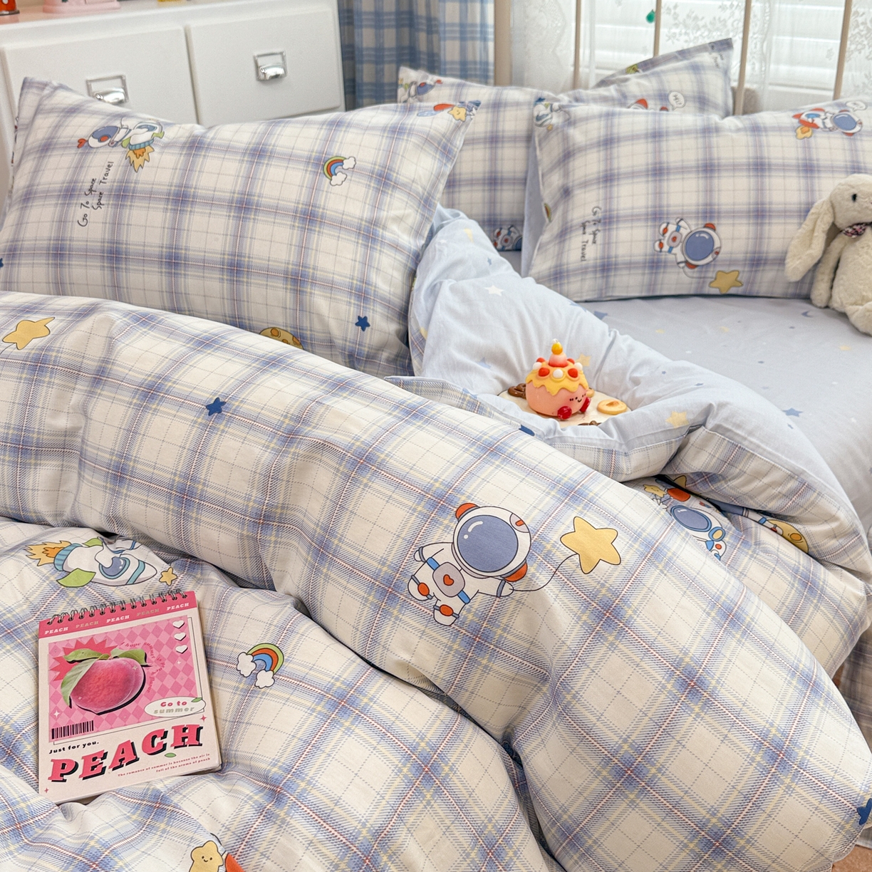 91家纺网 家纺一手货源 找家纺 简宜家居（朝初家纺） 2025新款12868全棉兔与花笺系列四件套 火箭星空