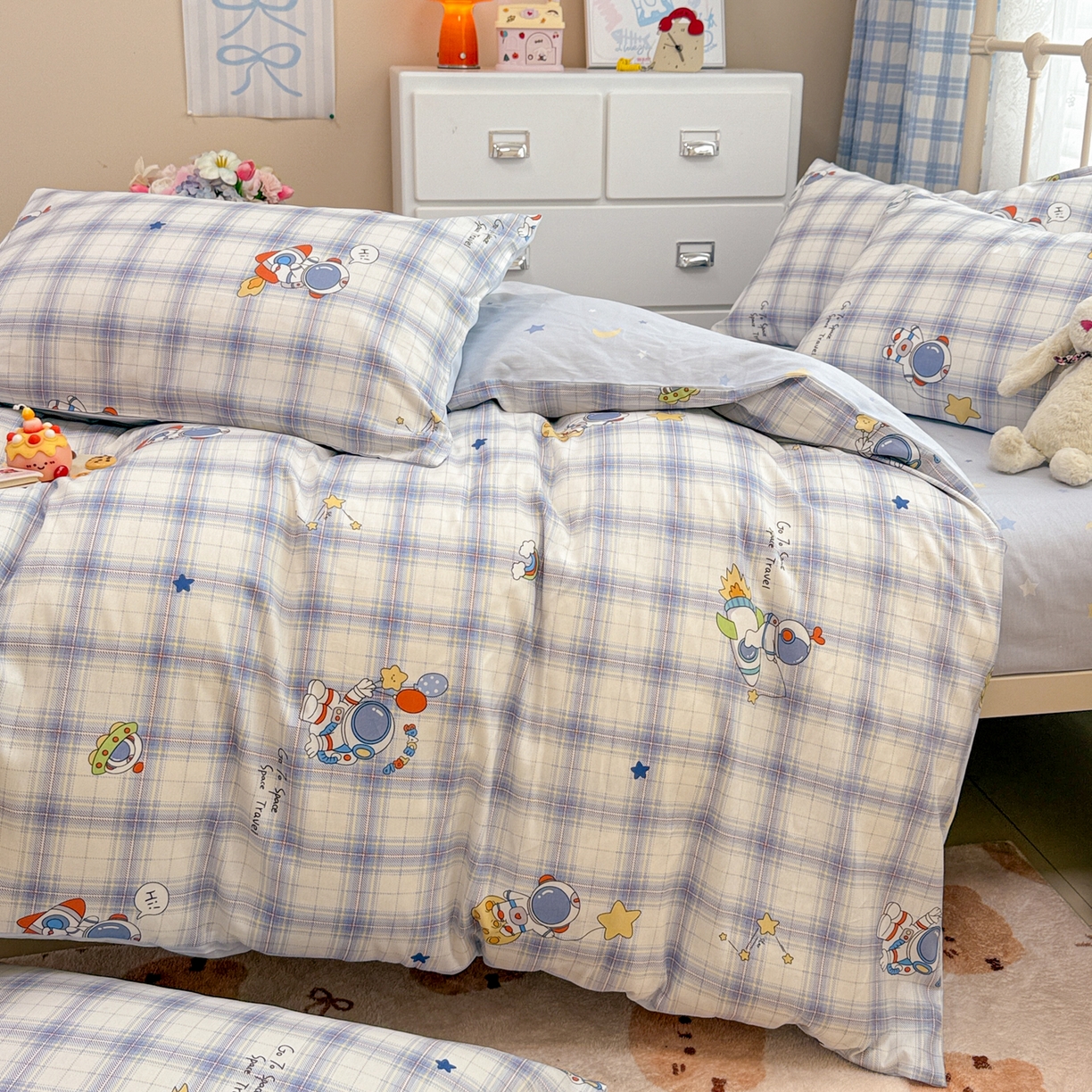 91家纺网 家纺一手货源 找家纺 简宜家居（朝初家纺） 2025新款12868全棉兔与花笺系列四件套 火箭星空