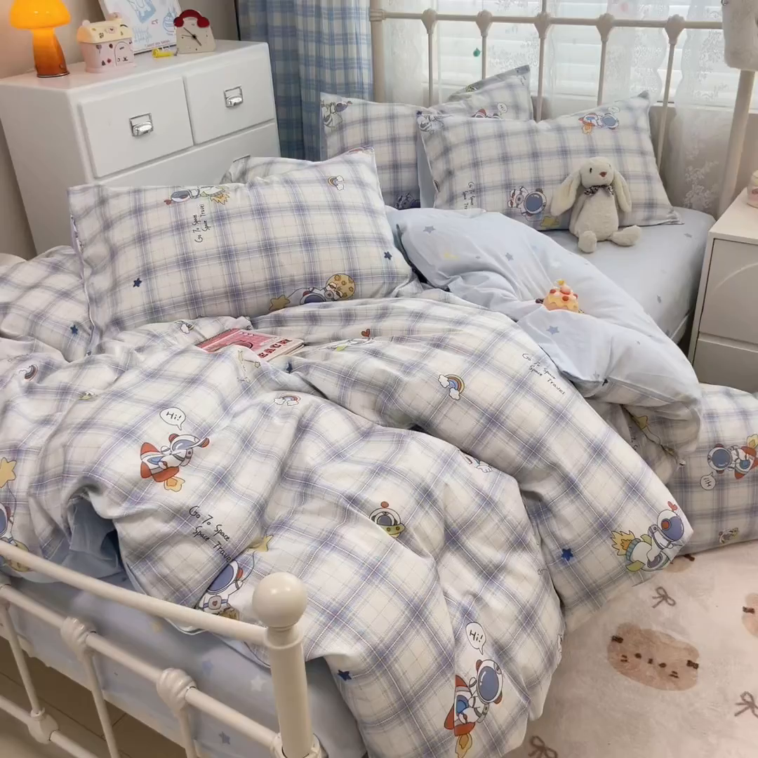 91家纺网 家纺一手货源 找家纺 简宜家居（朝初家纺） 2025新款12868全棉兔与花笺系列四件套 火箭星空