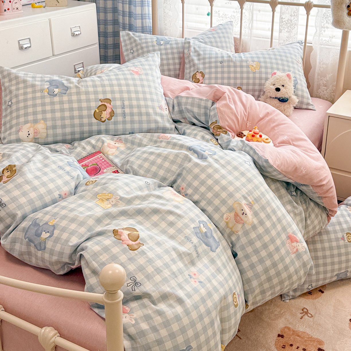 91家纺网 家纺一手货源 找家纺 简宜家居（朝初家纺） 2025新款12868全棉兔与花笺系列四件套 蓝格欢乐