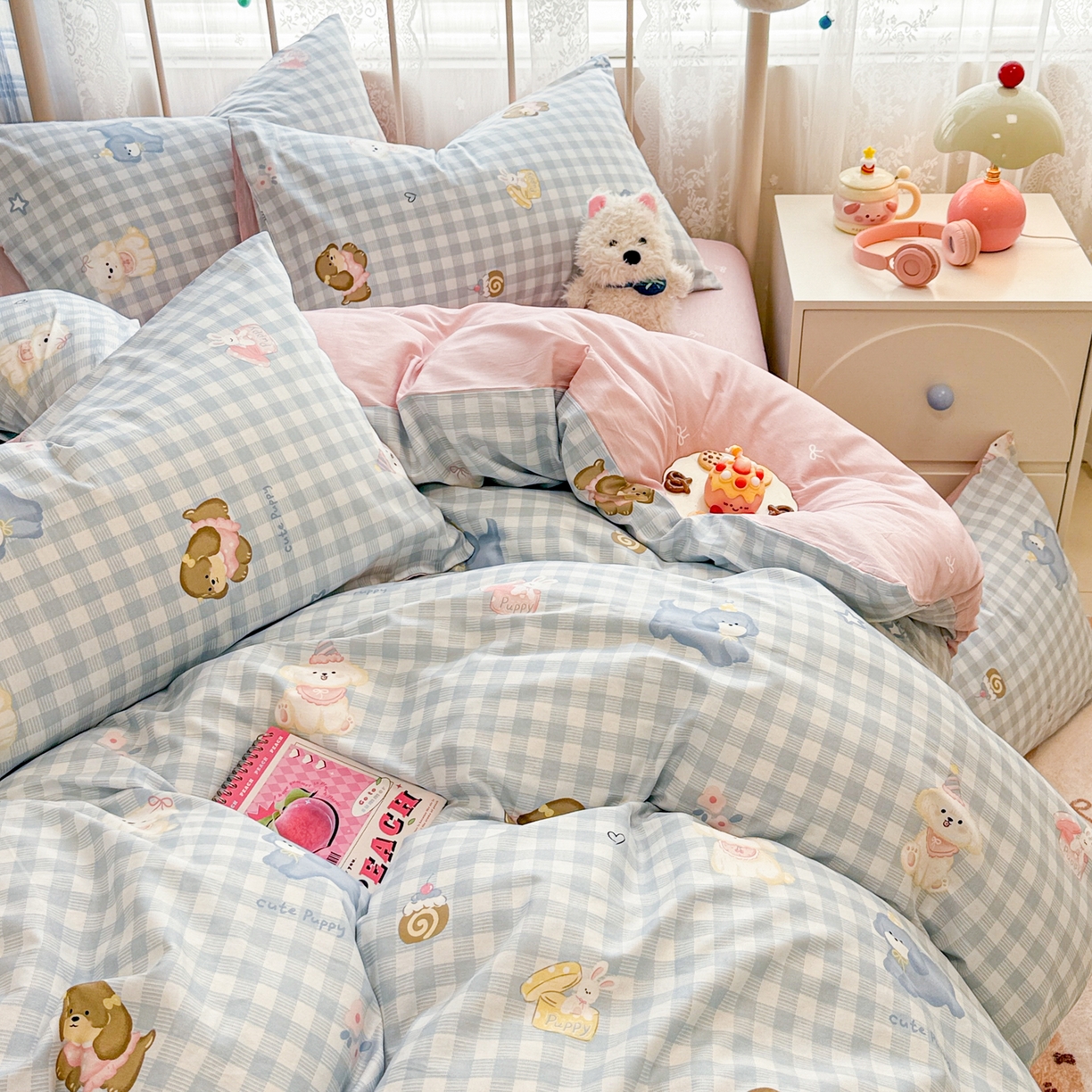 91家纺网 家纺一手货源 找家纺 简宜家居（朝初家纺） 2025新款12868全棉兔与花笺系列四件套 蓝格欢乐