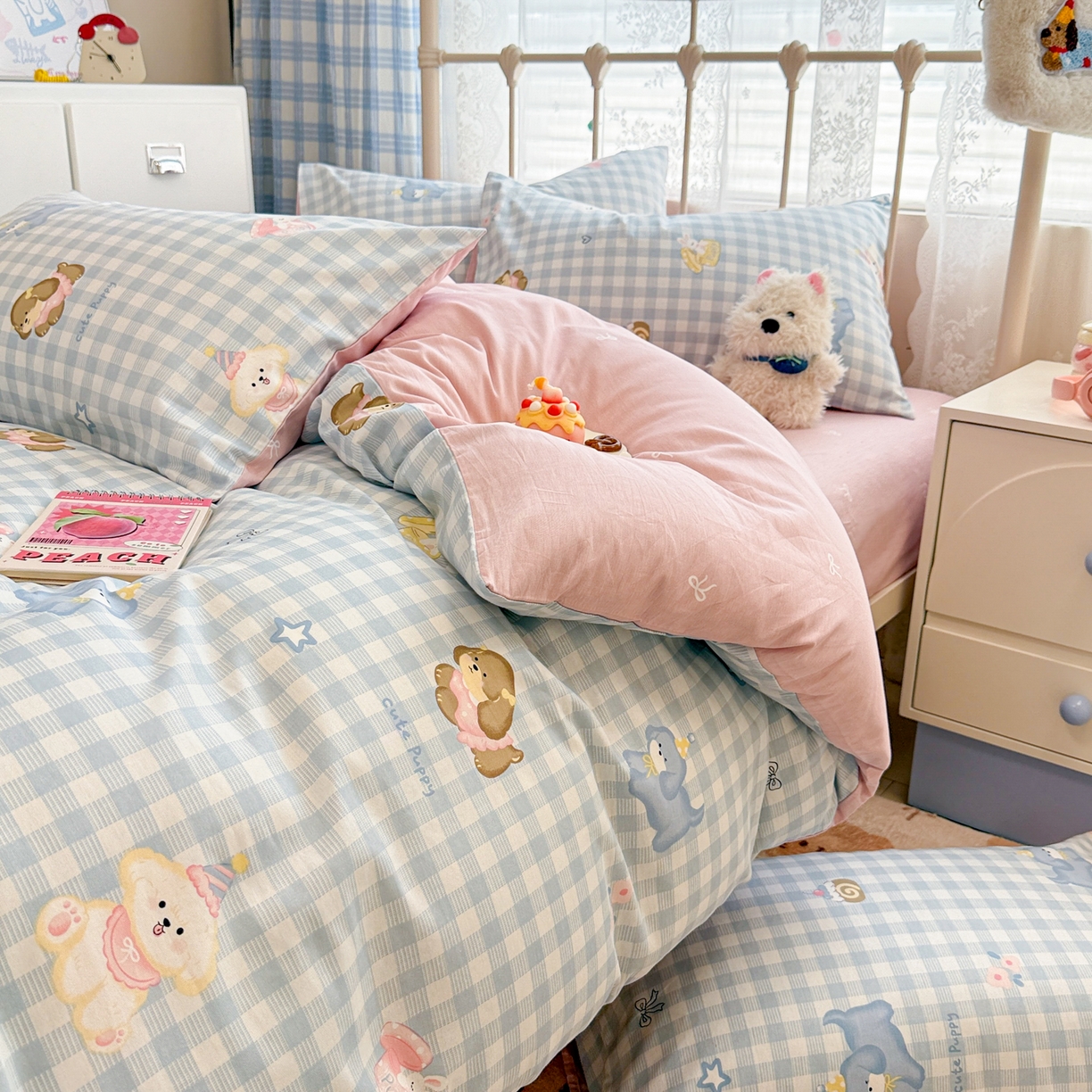 91家纺网 家纺一手货源 找家纺 简宜家居（朝初家纺） 2025新款12868全棉兔与花笺系列四件套 蓝格欢乐