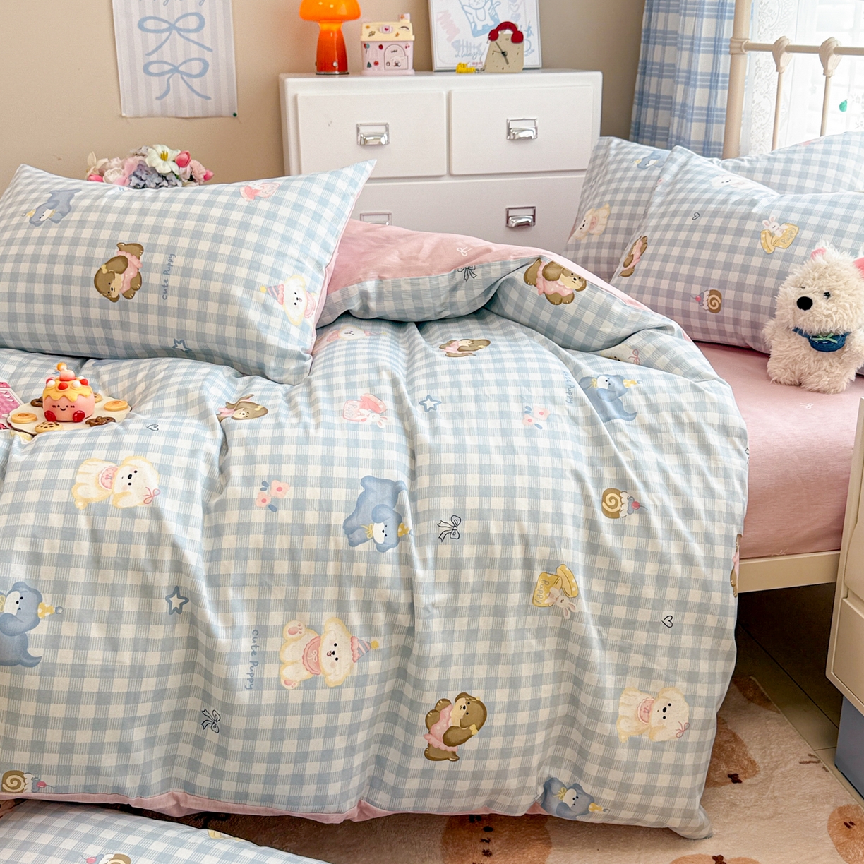 91家纺网 家纺一手货源 找家纺 简宜家居（朝初家纺） 2025新款12868全棉兔与花笺系列四件套 蓝格欢乐