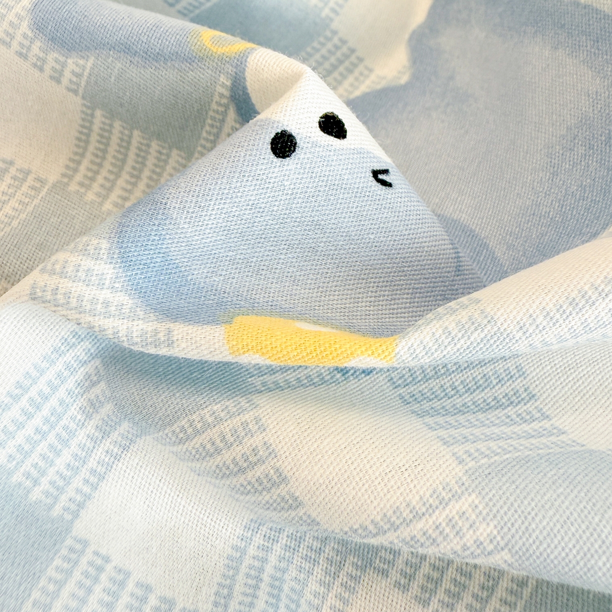 91家纺网 家纺一手货源 找家纺 简宜家居（朝初家纺） 2025新款12868全棉兔与花笺系列四件套 蓝格欢乐