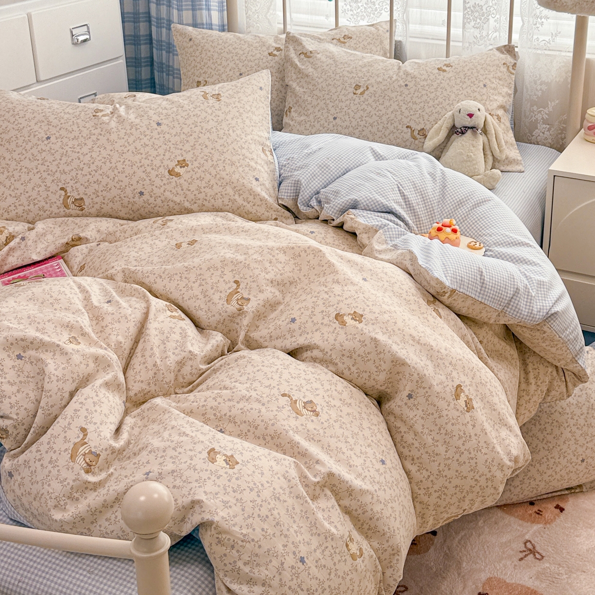 91家纺网 家纺一手货源 找家纺 简宜家居（朝初家纺） 2025新款12868全棉兔与花笺系列四件套 蓝花兔