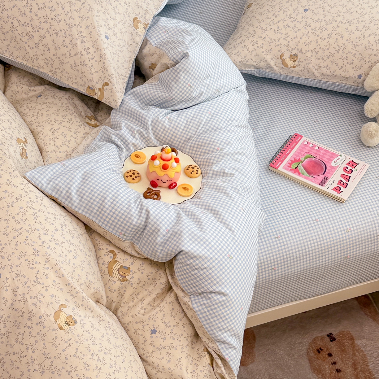 91家纺网 家纺一手货源 找家纺 简宜家居（朝初家纺） 2025新款12868全棉兔与花笺系列四件套 蓝花兔