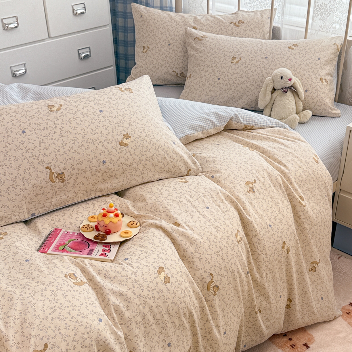 91家纺网 家纺一手货源 找家纺 简宜家居（朝初家纺） 2025新款12868全棉兔与花笺系列四件套 蓝花兔