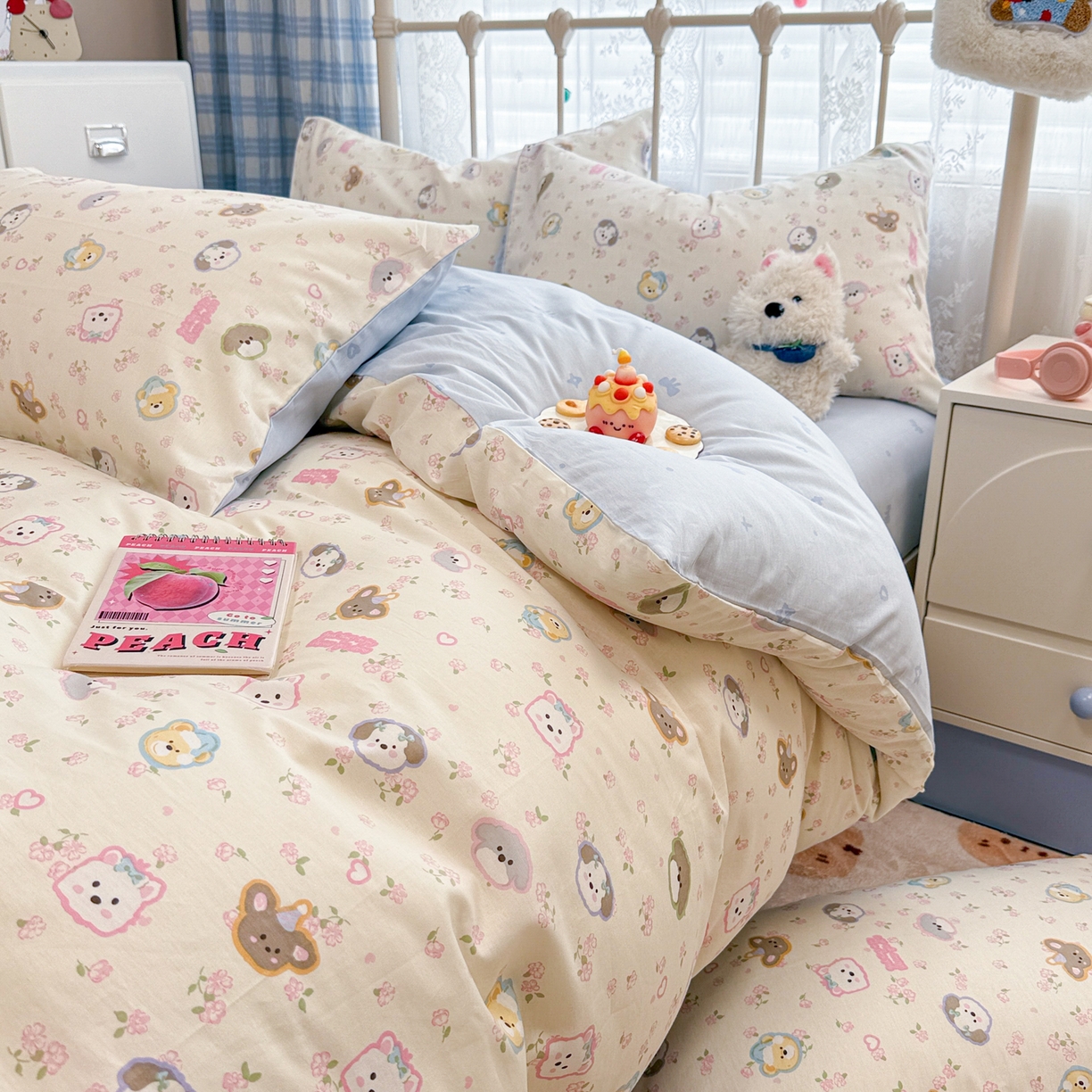 91家纺网 家纺一手货源 找家纺 简宜家居（朝初家纺） 2025新款12868全棉兔与花笺系列四件套 萌友聚会