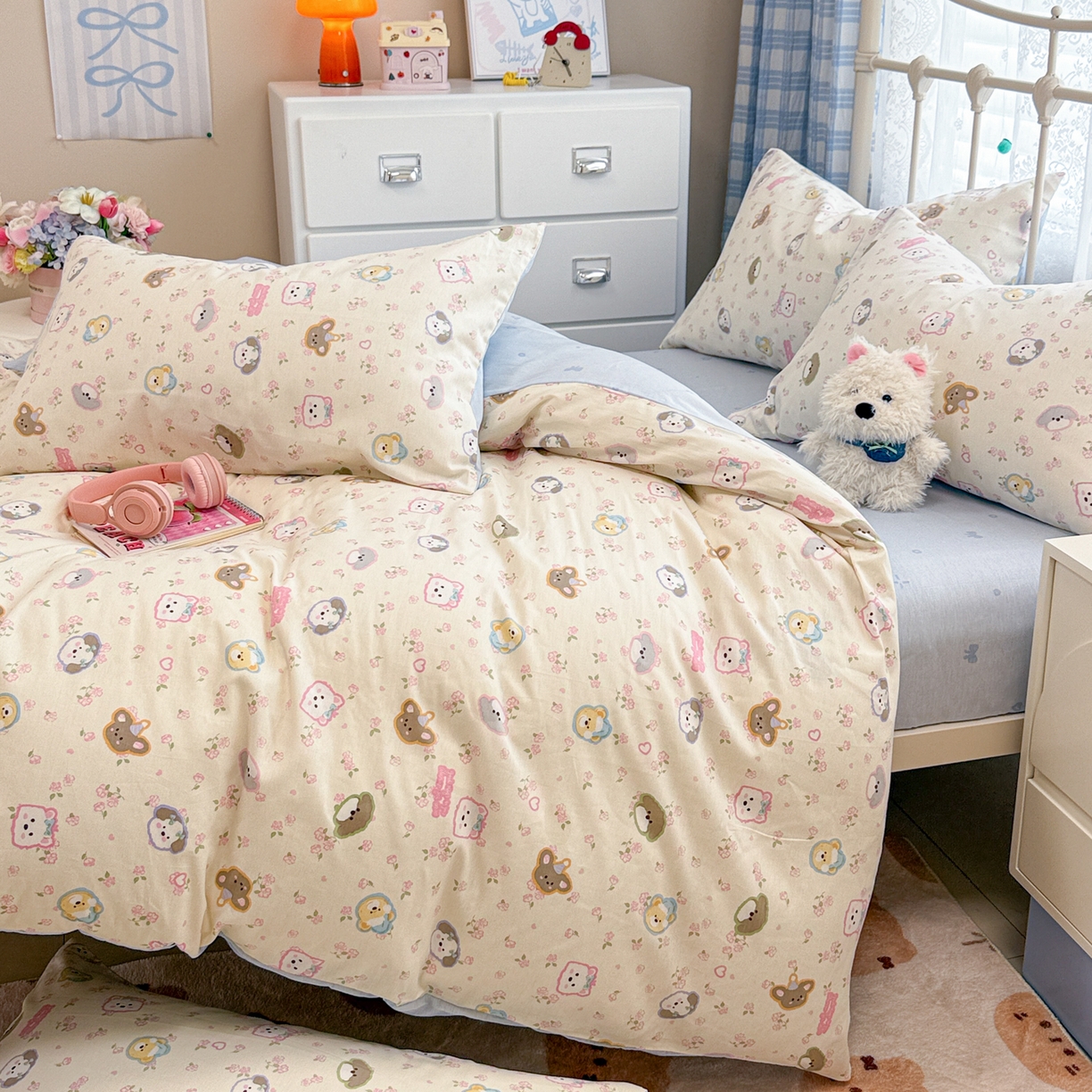 91家纺网 家纺一手货源 找家纺 简宜家居（朝初家纺） 2025新款12868全棉兔与花笺系列四件套 萌友聚会