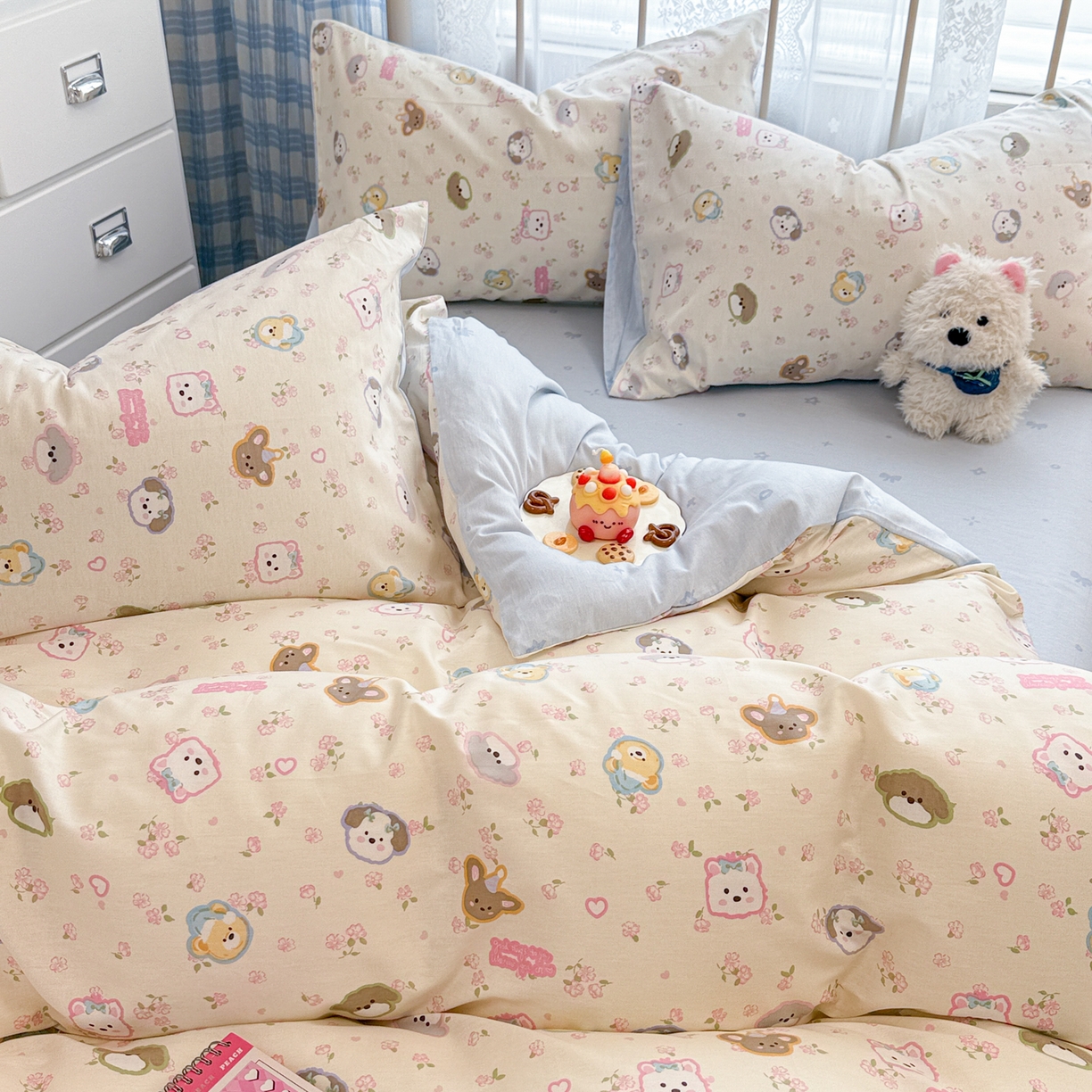 91家纺网 家纺一手货源 找家纺 简宜家居（朝初家纺） 2025新款12868全棉兔与花笺系列四件套 萌友聚会