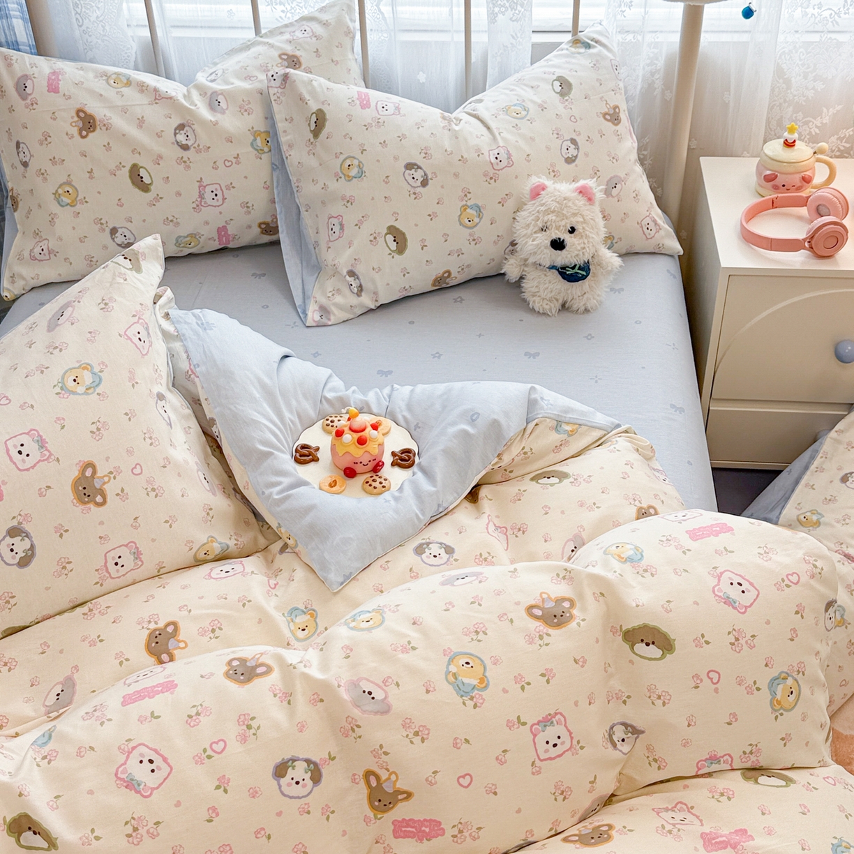 91家纺网 家纺一手货源 找家纺 简宜家居（朝初家纺） 2025新款12868全棉兔与花笺系列四件套 萌友聚会