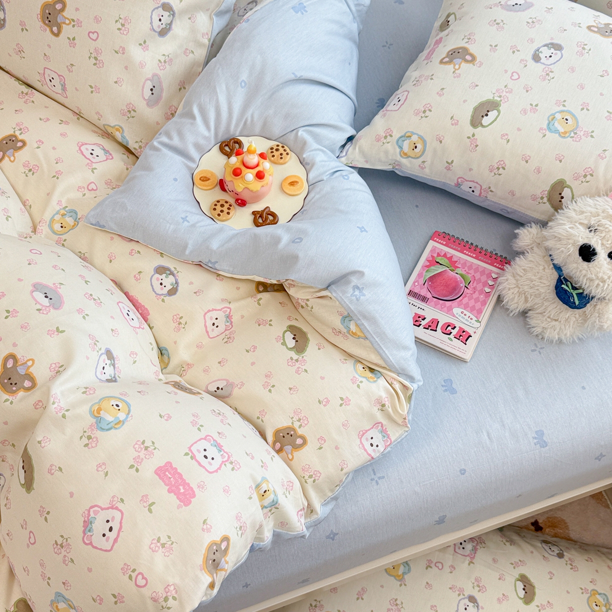 91家纺网 家纺一手货源 找家纺 简宜家居（朝初家纺） 2025新款12868全棉兔与花笺系列四件套 萌友聚会