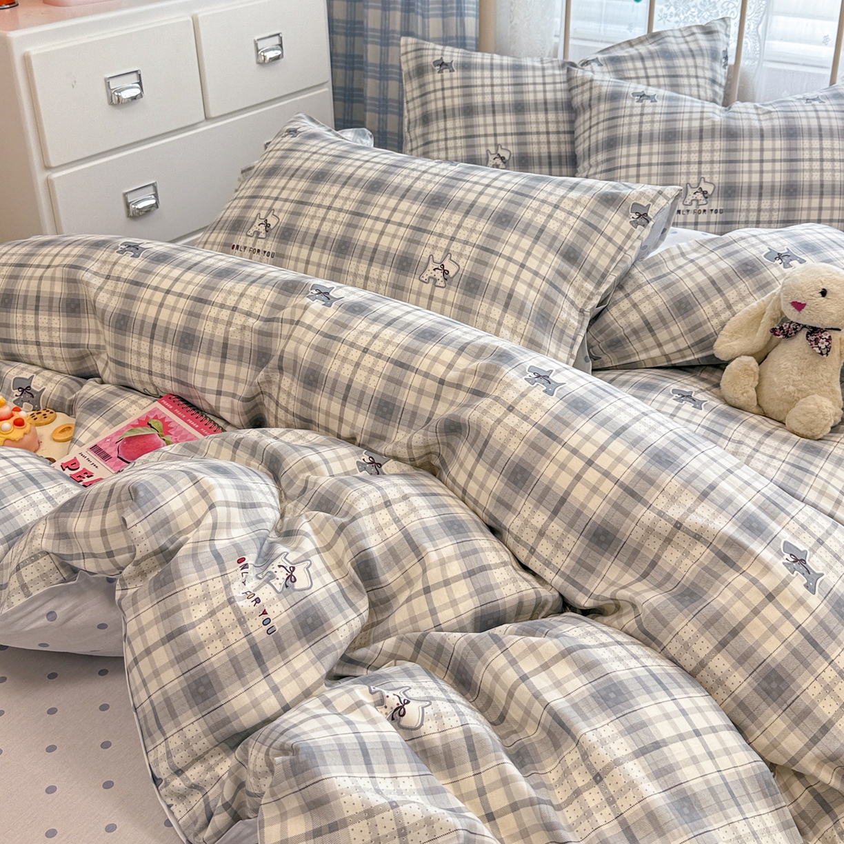 91家纺网 家纺一手货源 找家纺 简宜家居（朝初家纺） 2025新款12868全棉兔与花笺系列四件套 木马蓝格