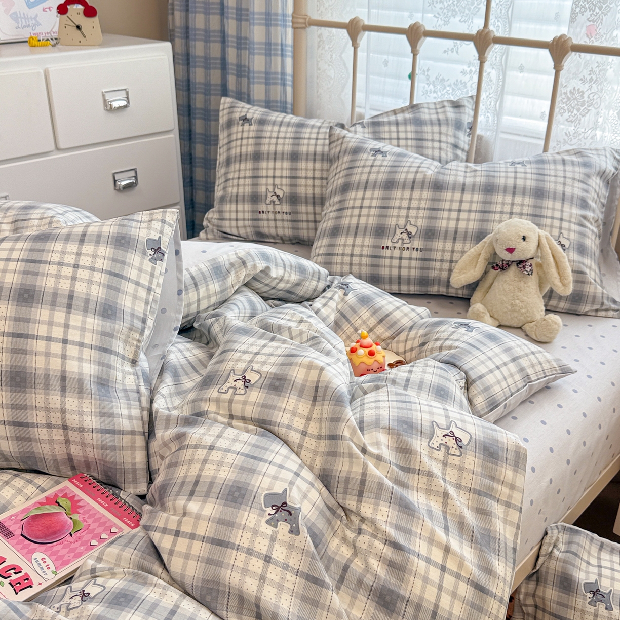 91家纺网 家纺一手货源 找家纺 简宜家居（朝初家纺） 2025新款12868全棉兔与花笺系列四件套 木马蓝格