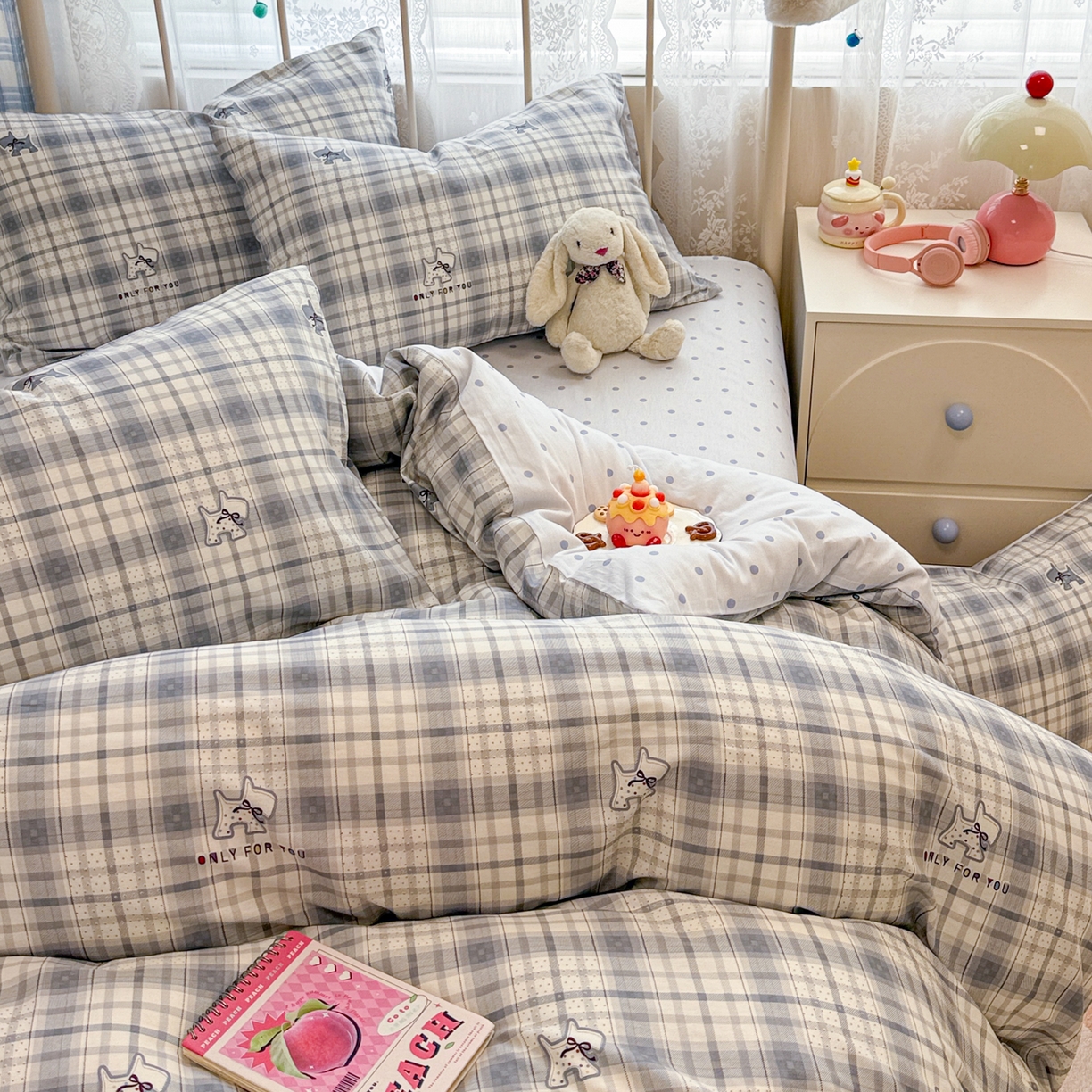 91家纺网 家纺一手货源 找家纺 简宜家居（朝初家纺） 2025新款12868全棉兔与花笺系列四件套 木马蓝格