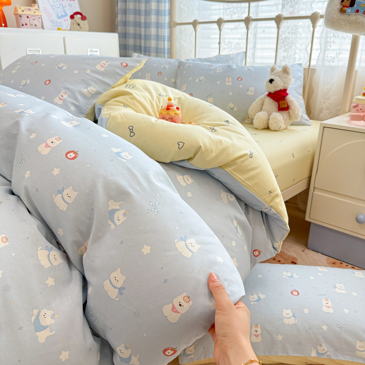 91家纺网 家纺一手货源 找家纺 简宜家居（朝初家纺） 2025新款12868全棉兔与花笺系列四件套 奶蓝熊语