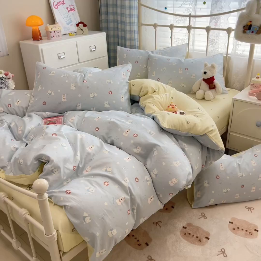 91家纺网 家纺一手货源 找家纺 简宜家居（朝初家纺） 2025新款12868全棉兔与花笺系列四件套 奶蓝熊语