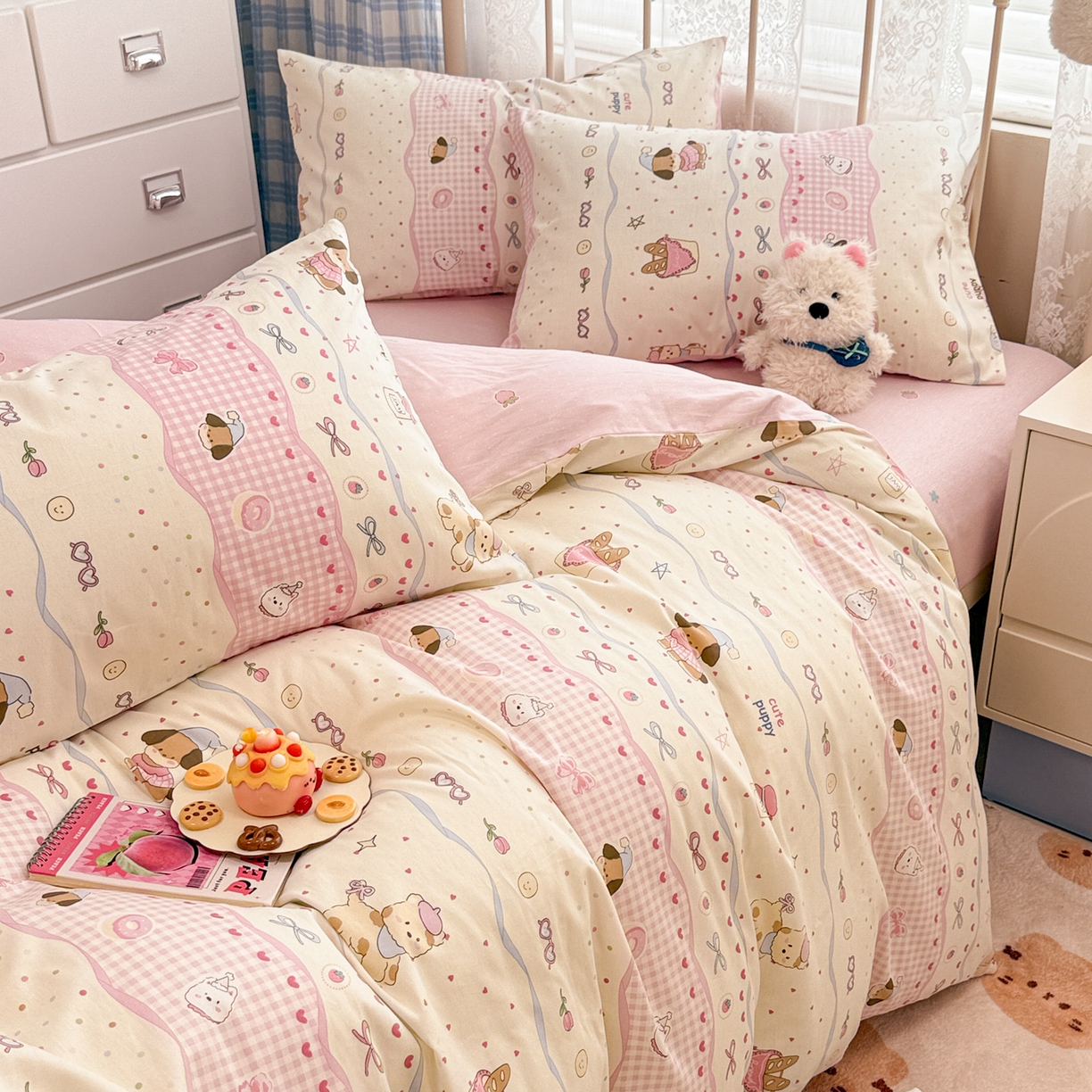 91家纺网 家纺一手货源 找家纺 简宜家居（朝初家纺） 2025新款12868全棉兔与花笺系列四件套 甜心萌犬