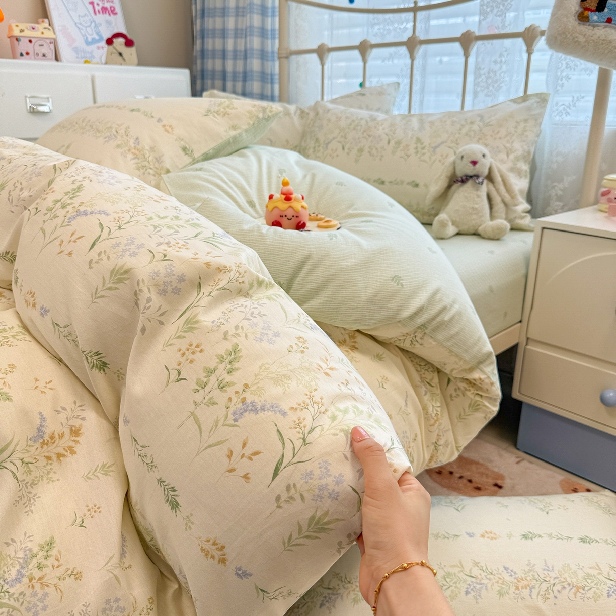 91家纺网 家纺一手货源 找家纺 简宜家居（朝初家纺） 2025新款12868全棉兔与花笺系列四件套 原野草木