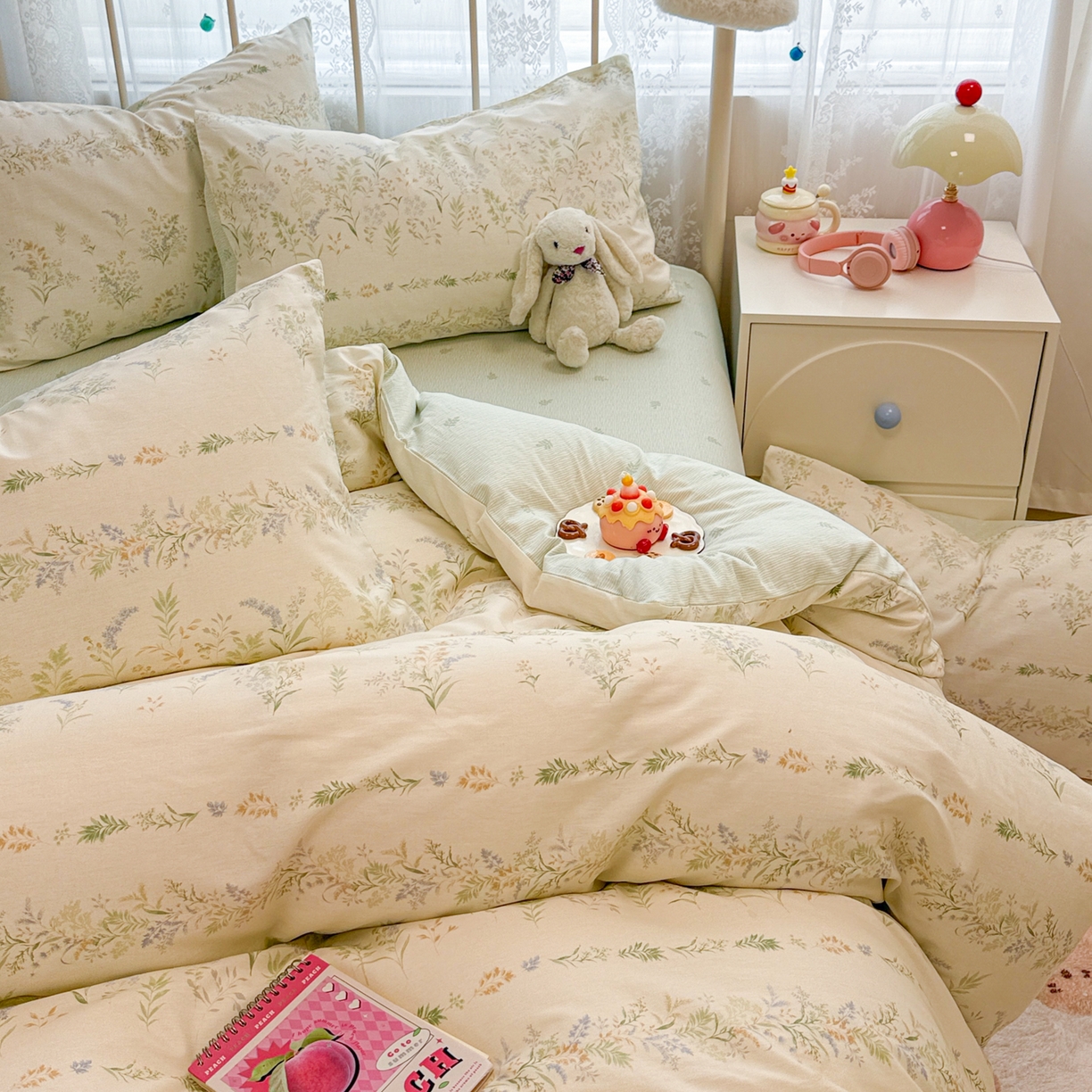 91家纺网 家纺一手货源 找家纺 简宜家居（朝初家纺） 2025新款12868全棉兔与花笺系列四件套 原野草木