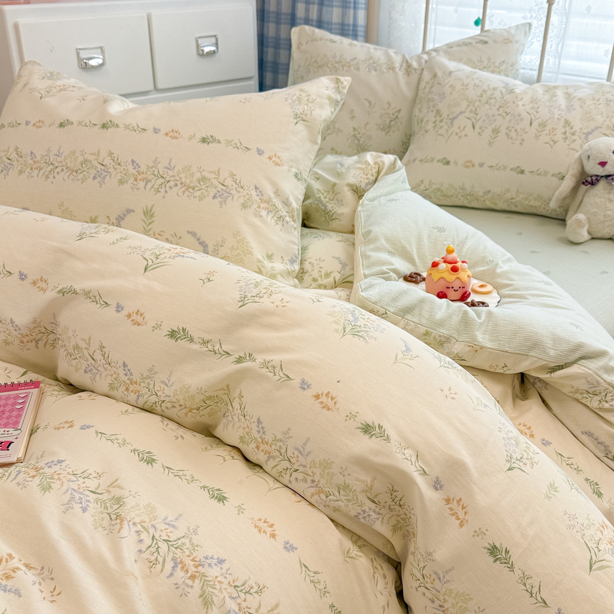 91家纺网 家纺一手货源 找家纺 简宜家居（朝初家纺） 2025新款12868全棉兔与花笺系列四件套 原野草木