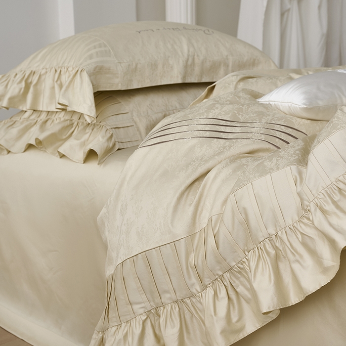 91家纺网 家纺一手货源 找家纺 诗黛尔 2025秋冬新款长绒棉提花绣花洛可可系列四件套 洛可可 浅米金