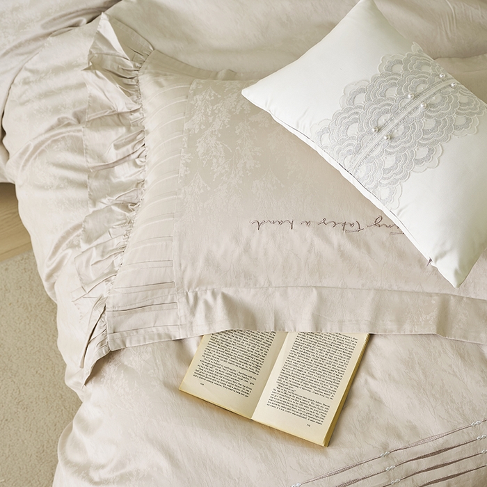 91家纺网 家纺一手货源 找家纺 诗黛尔 2025秋冬新款长绒棉提花绣花洛可可系列四件套 洛可可 梧桐色