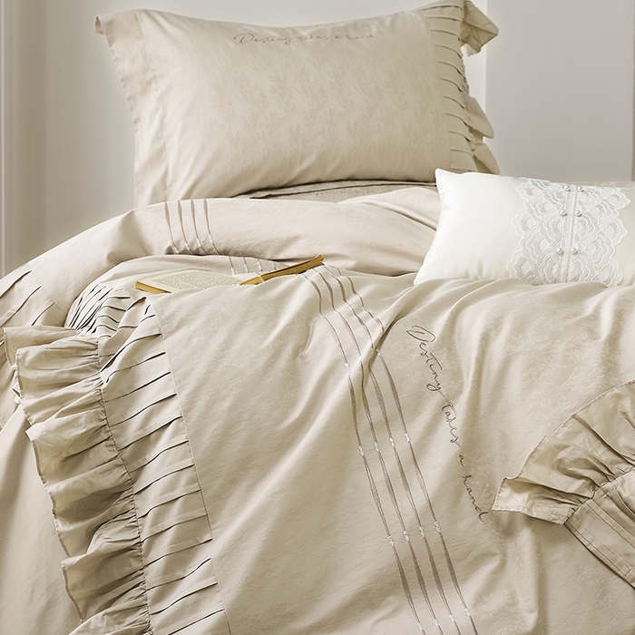 91家纺网 家纺一手货源 找家纺 诗黛尔 2025秋冬新款长绒棉提花绣花洛可可系列四件套 洛可可 梧桐色