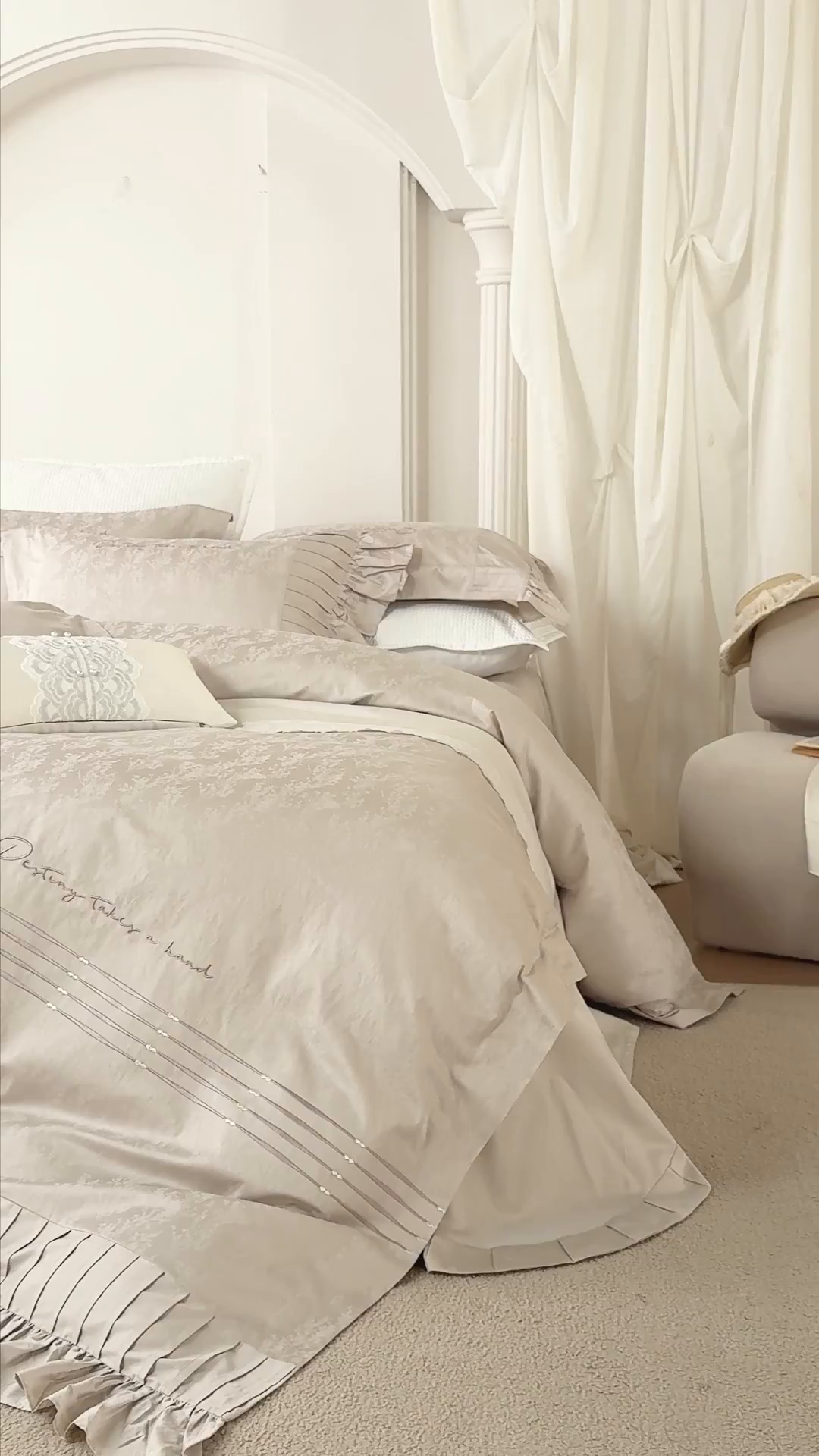 91家纺网 家纺一手货源 找家纺 诗黛尔 2025秋冬新款长绒棉提花绣花洛可可系列四件套 洛可可 梧桐色