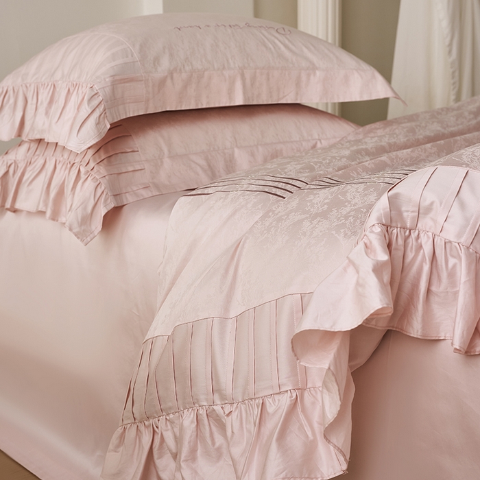 91家纺网 家纺一手货源 找家纺 诗黛尔 2025秋冬新款长绒棉提花绣花洛可可系列四件套 洛可可 新苏粉