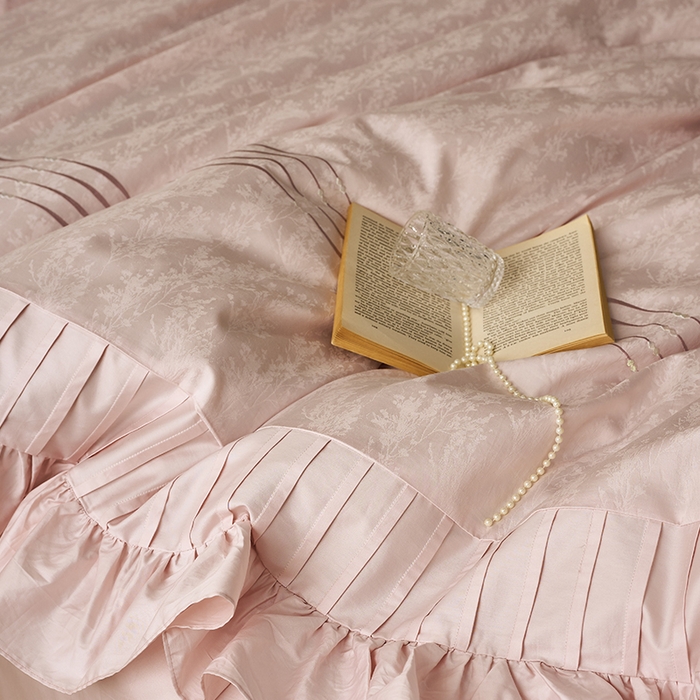 91家纺网 家纺一手货源 找家纺 诗黛尔 2025秋冬新款长绒棉提花绣花洛可可系列四件套 洛可可 新苏粉