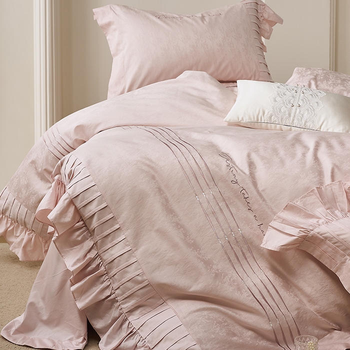 91家纺网 家纺一手货源 找家纺 诗黛尔 2025秋冬新款长绒棉提花绣花洛可可系列四件套 洛可可 新苏粉