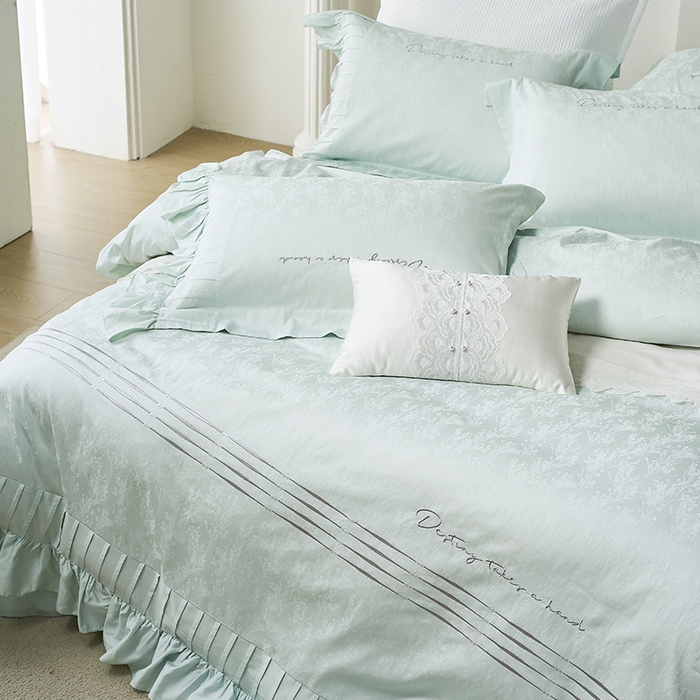 91家纺网 家纺一手货源 找家纺 诗黛尔 2025秋冬新款长绒棉提花绣花洛可可系列四件套 洛可可玛卡蓝