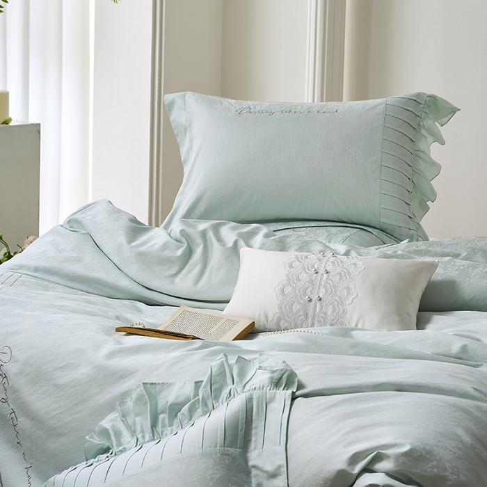 91家纺网 家纺一手货源 找家纺 诗黛尔 2025秋冬新款长绒棉提花绣花洛可可系列四件套 洛可可玛卡蓝