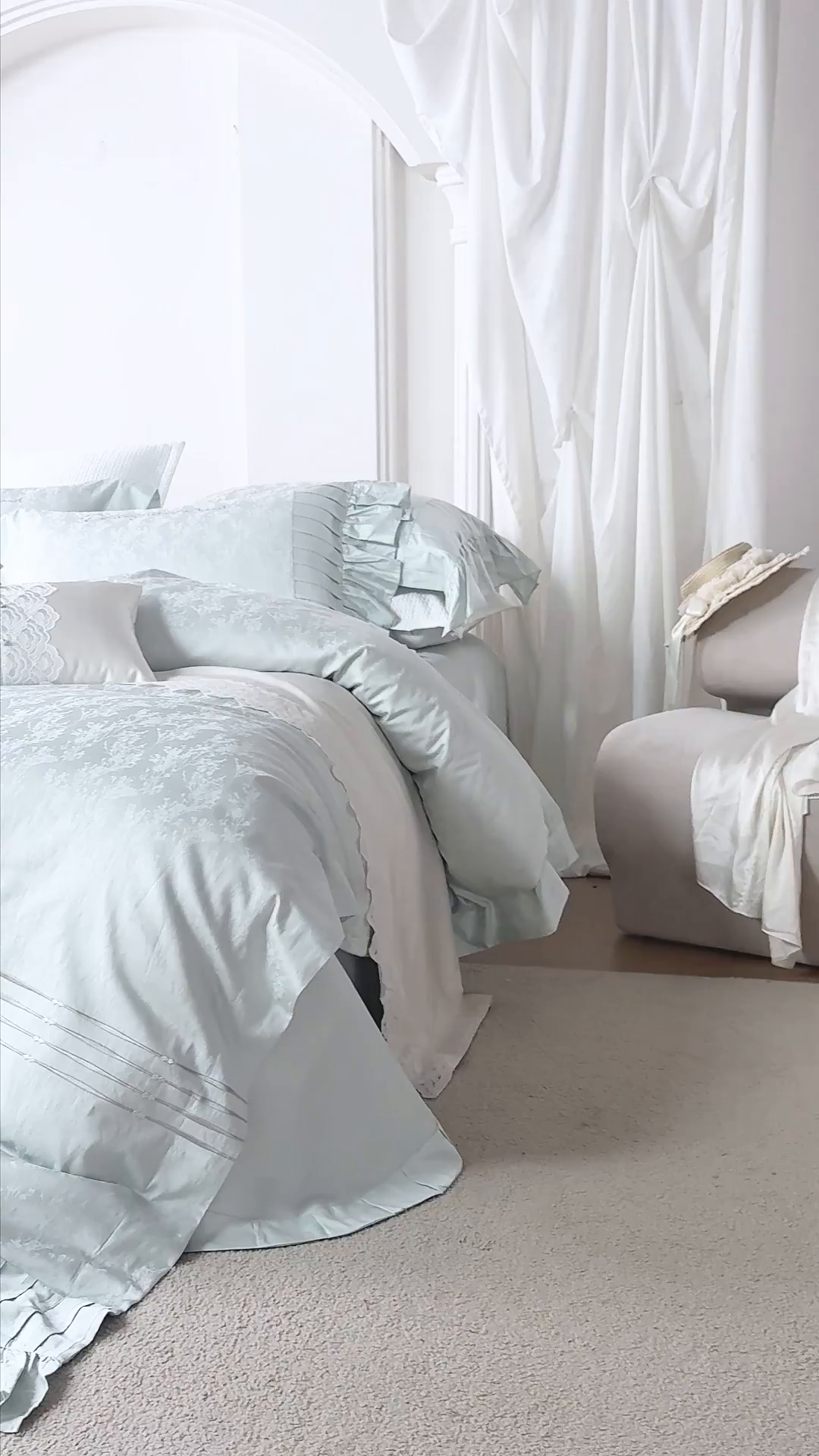 91家纺网 家纺一手货源 找家纺 诗黛尔 2025秋冬新款长绒棉提花绣花洛可可系列四件套 洛可可玛卡蓝