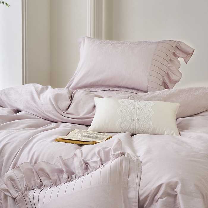 91家纺网 家纺一手货源 找家纺 诗黛尔 2025秋冬新款长绒棉提花绣花洛可可系列四件套 洛可可圣女紫