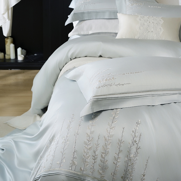 91家纺网 家纺一手货源 找家纺 诗黛尔 2025秋冬新款长绒棉绣花漫枝系列四件套 漫枝-冰川蓝