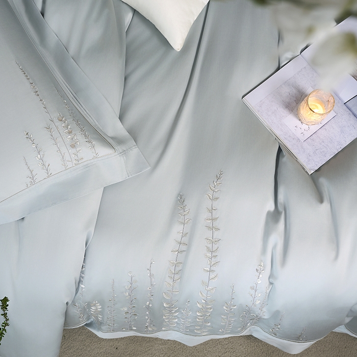 91家纺网 家纺一手货源 找家纺 诗黛尔 2025秋冬新款长绒棉绣花漫枝系列四件套 漫枝-冰川蓝