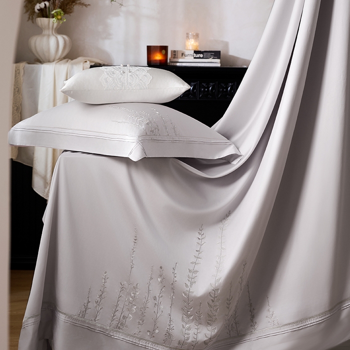 91家纺网 家纺一手货源 找家纺 诗黛尔 2025秋冬新款长绒棉绣花漫枝系列四件套 漫枝-浅云灰