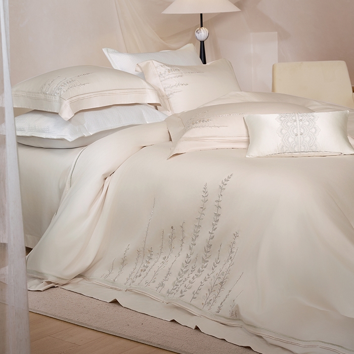 91家纺网 家纺一手货源 找家纺 诗黛尔 2025秋冬新款长绒棉绣花漫枝系列四件套 漫枝-云白